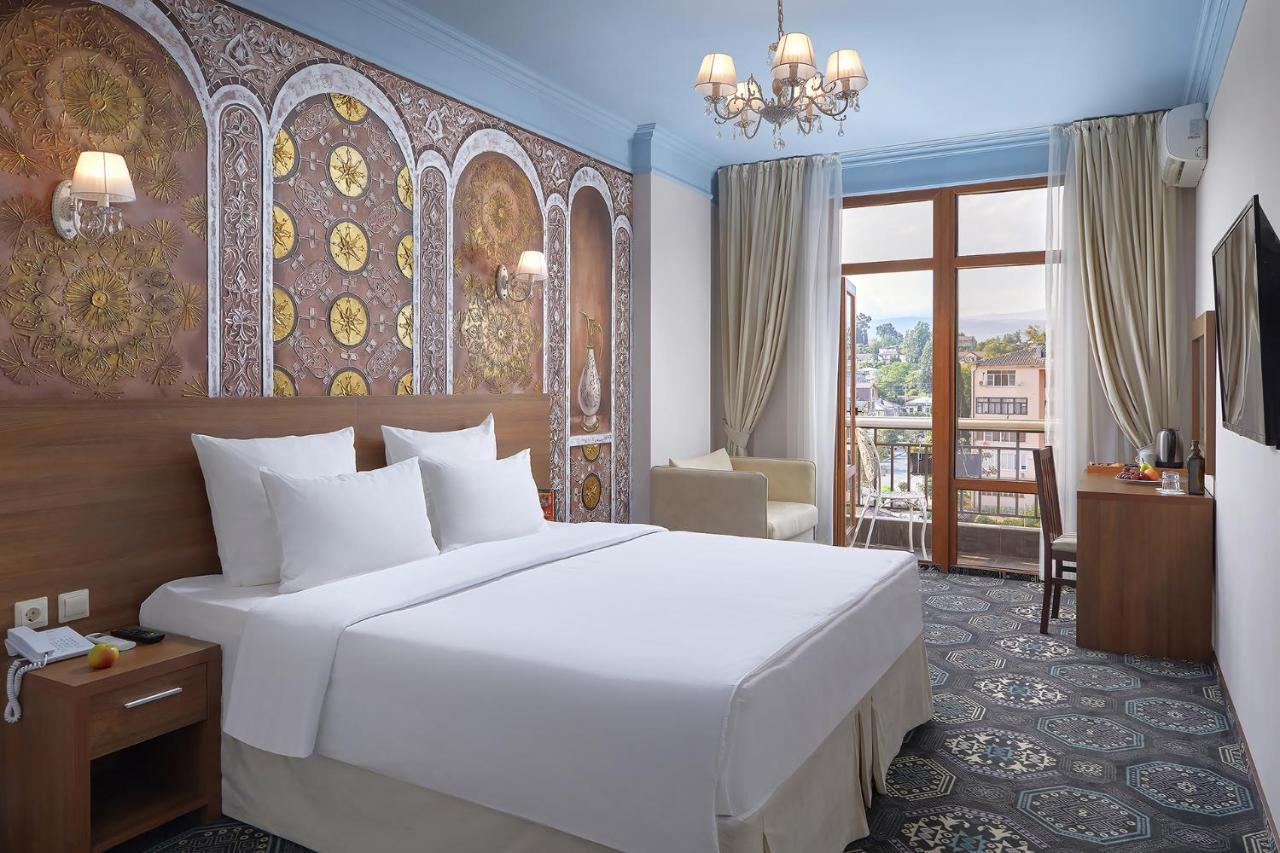 Garuda Boutique Hotel Sukhumi Luaran gambar